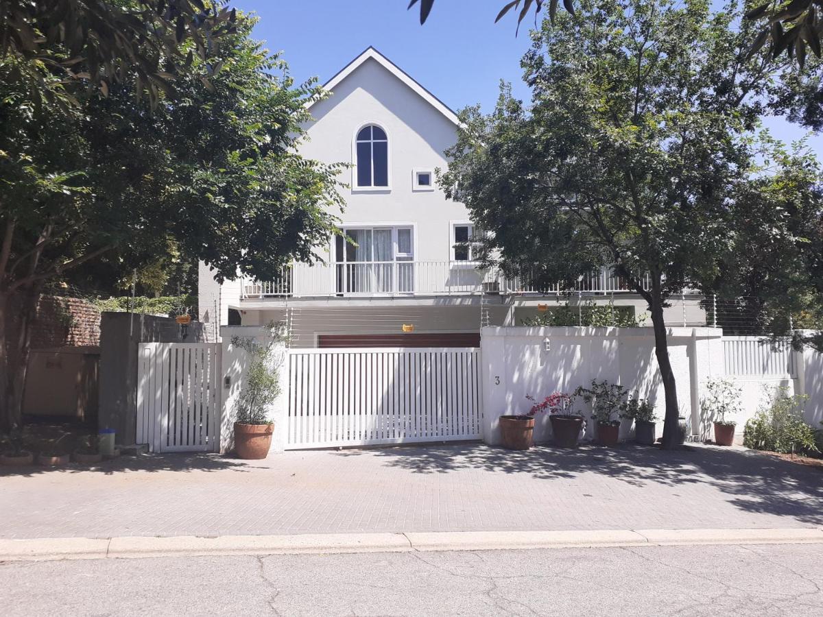 3 On Tessa Guesthouse Йоханесбург Екстериор снимка